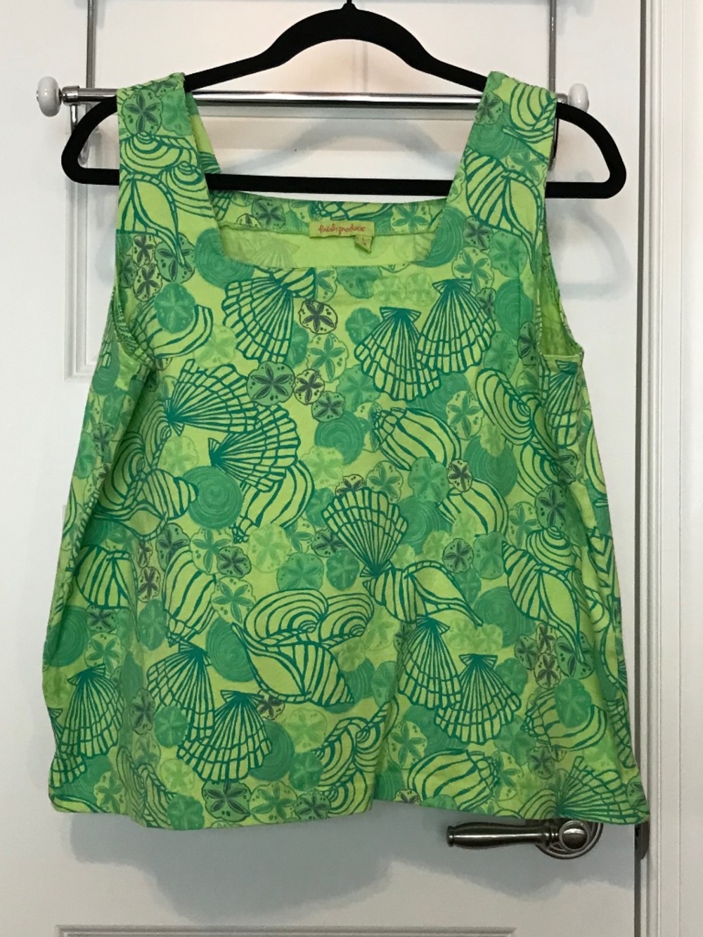 Fresh produce lime green 💯% cotton tank top with sea shell design (L)